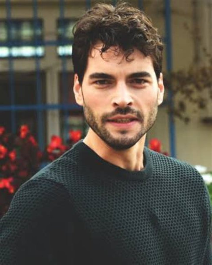 Akın Akınözü: A Star's Rise in Turkish Drama