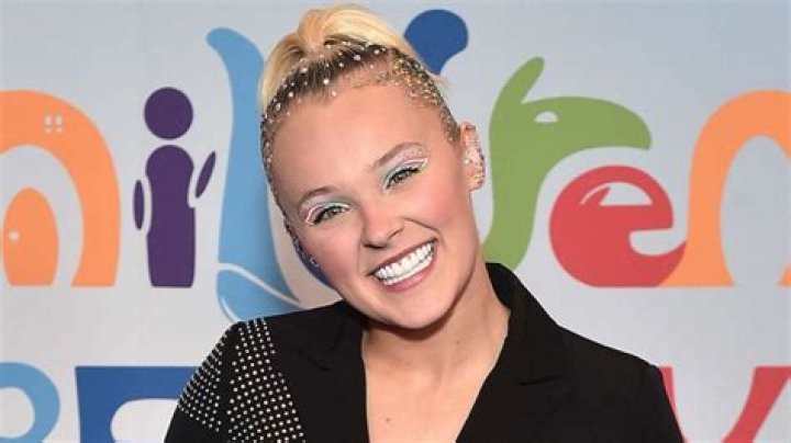 Exploring the 'Jojo Siwa Naked' Conversation: Fan Views on Relevance and Public Persona