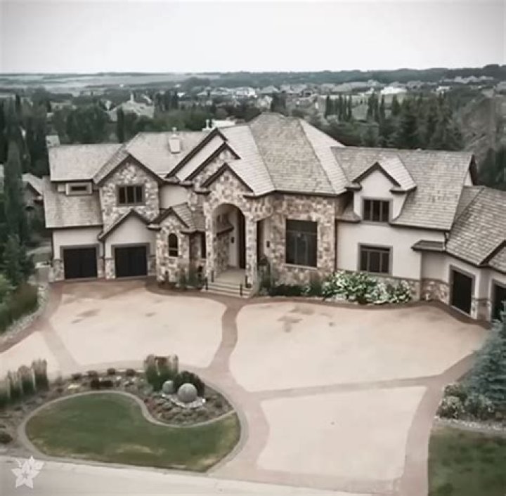 Where Do the Kalogeras Sisters Live? Uncovering Their Homes in Edmonton and Beyond